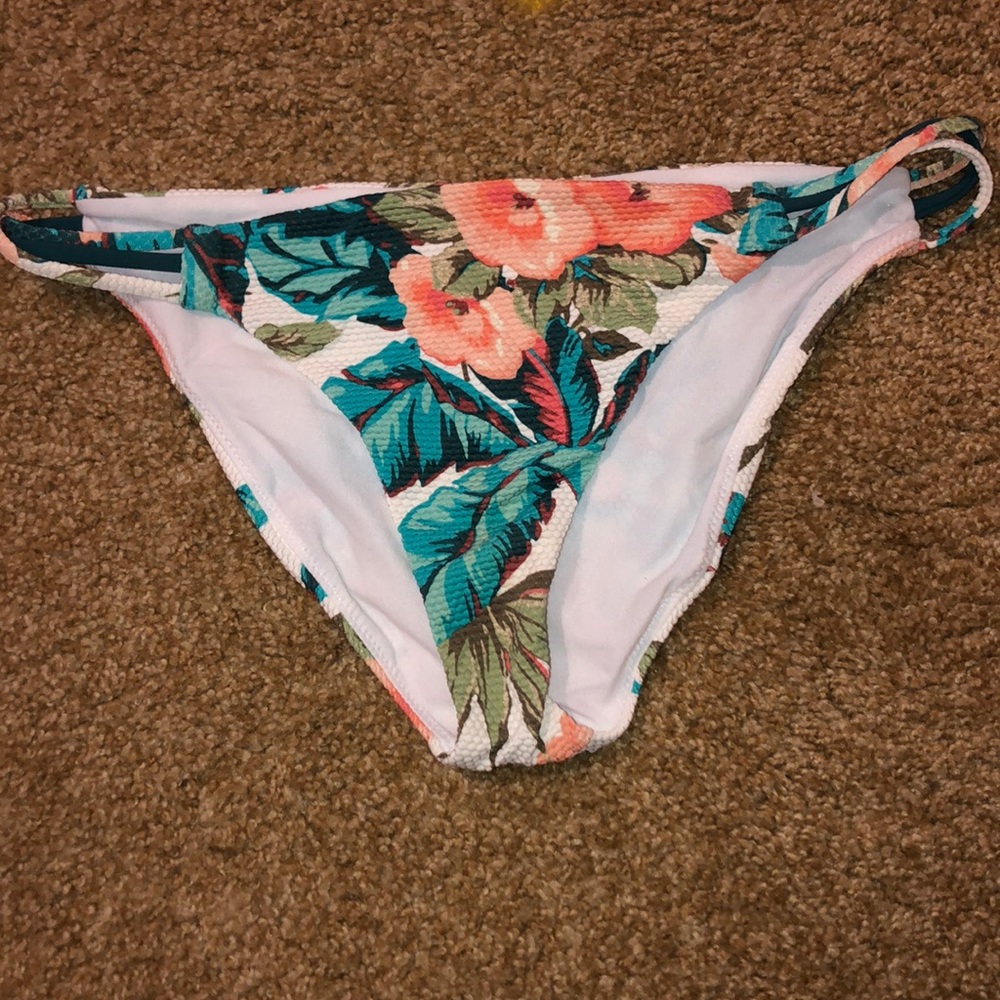 O’Neill bathingsuit bottoms